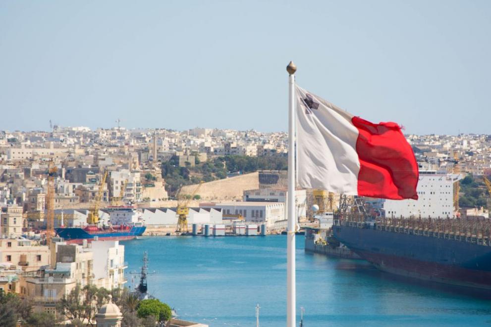 Малта знаме
