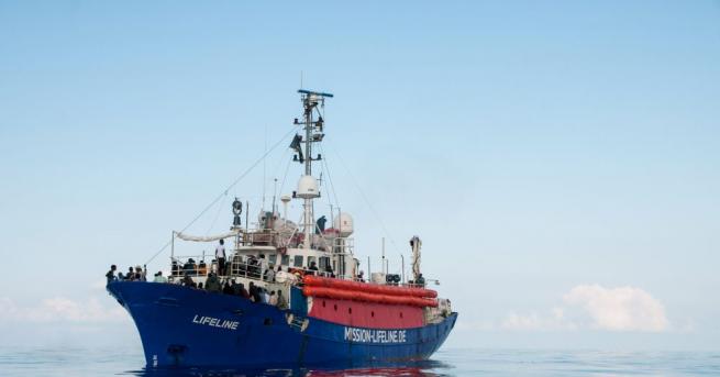 Мигранти са отвлекли търговски кораб край бреговете на Либия и