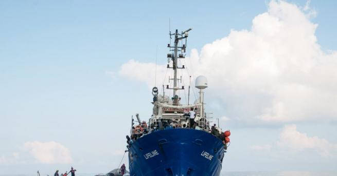 Броят на загиналите при потъване на мигрантски кораб край италианския