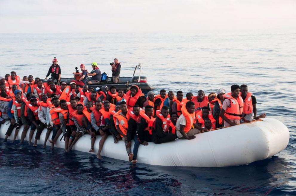 лодка мигранти
