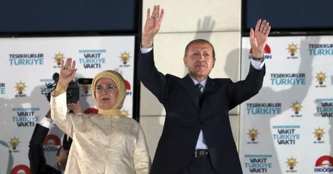 Турският президент Реджеп Тайип Ердоган печели президентските избори с абсолютно