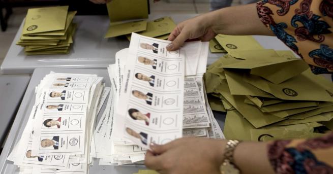 Предсрочните президентски и парламентарни избори в Турция са преминали без