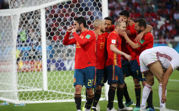 Испания издрапа до върха след драма срещу Мароко
