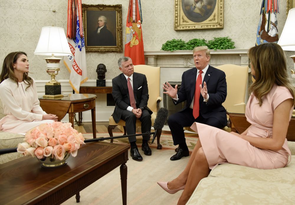 Президентът на САЩ Доналд Тръмп, йорданският крал Абдула и съпругите им