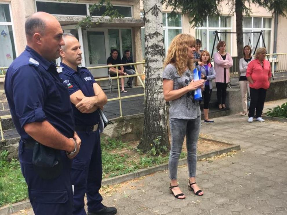 Полицаи на гости в Център Вяра, Надежда и Любов