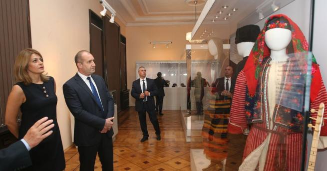 Откриха изложба Времена и хора – живите традиции на България“