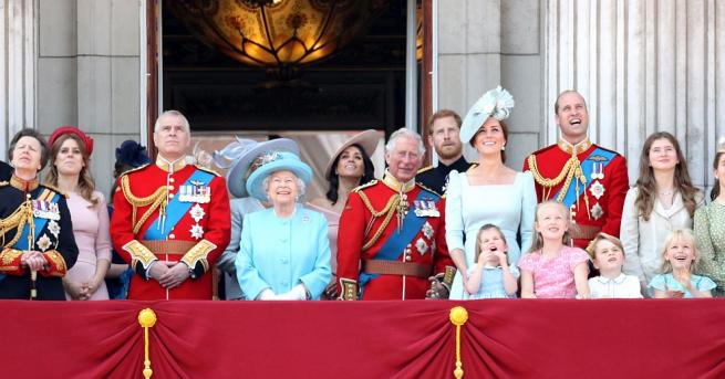 Членове на кралското семейство ще опразнят знаково крило на Бъкингамския