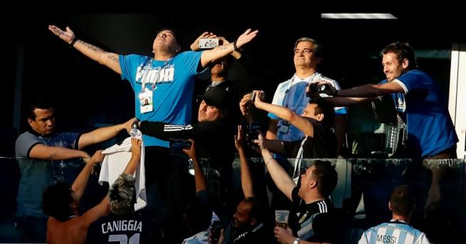 Легендата на световния футбол Диего Марадона предлага четирицифрена сума за