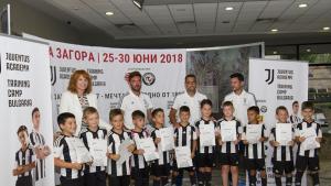 Млади футболисти получиха сертификати на Ювентус джуниър камп в Стара