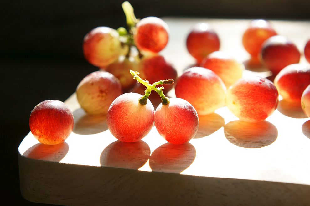 Антиоксидантът ресвератрол е характерен за гроздето, боровинките и фъстъците