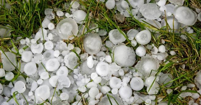 Сериозна градушка се изсипа в късния следобед в района на