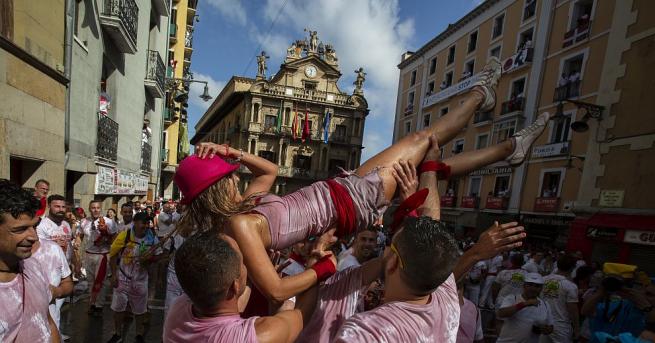 С традиционни фойерверки започна фестивалът Сан Фермин в Памплона Испания