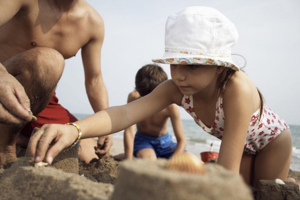 семейство деца море плаж пясък