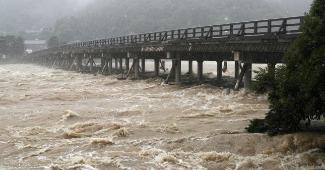 Проливни дъждове предизвикаха извънредно положение в планинските общини Иваница и