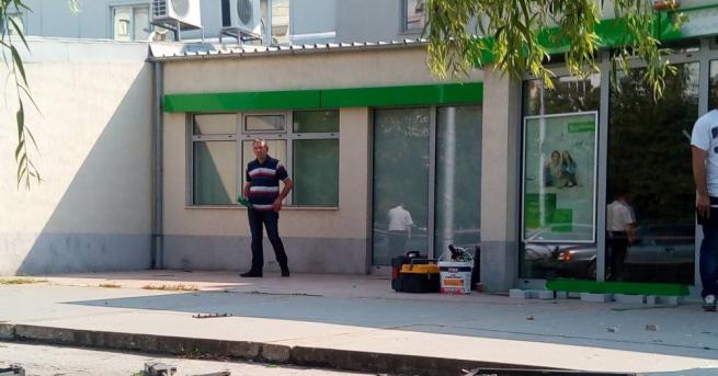 Разкриха крадците, които взривиха и ограбиха банкомат в пловдивския район