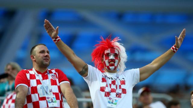 От радост хърватин изхвърли ...канапето си през прозореца (ВИДЕО)