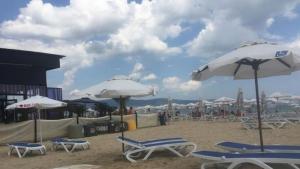 шезлонги плаж