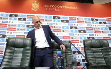 Президентът на Испанската футболна федерация Луис Рубиалес обеща безлихвени заеми