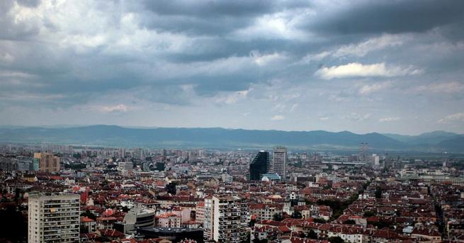 Процентът на пренаселеност на жилищата в България в градските и