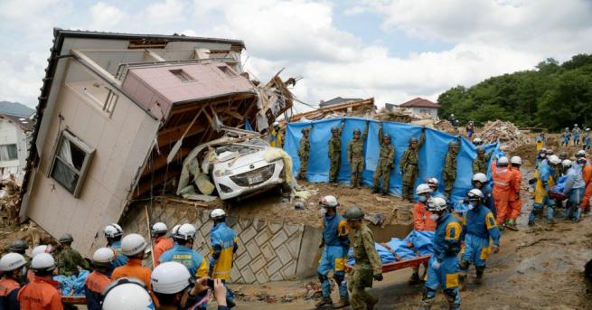 Броят на потвърдените жертви на наводненията в Япония вече е