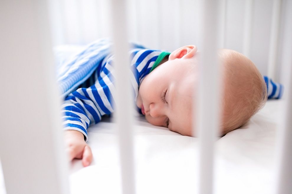 Много родители дават на бебетата си твърди храни, надявайки се, че така децата им ще имат по-добър сън