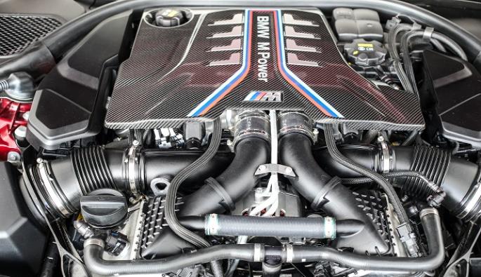  Ето го сърцето на BMW M5. Предишният V10 е заменен от 4,4-литров V8 битурбо двигател, генериращ 600 к.с. и 750 Нм. Мечта.