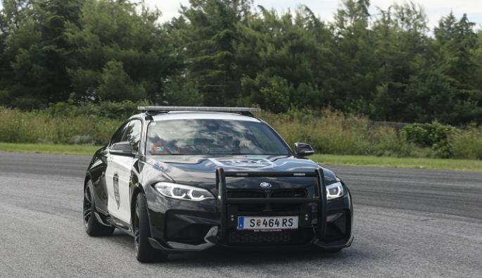  BMW M2 Interceptor изглежда супер атрактивно, излязъл сякаш от сценарий на Майкъл Бей за "Трансформърс".