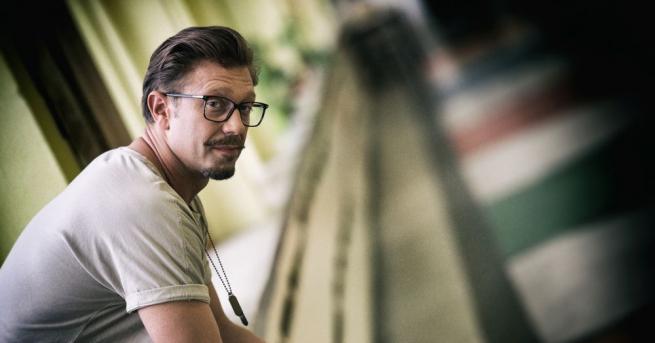 Снимките на  Фалшив герой са в разгара си Екипът е във