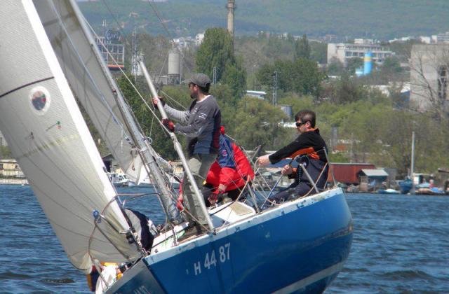 Варненският залив събира яхтите в клас Конрад 25 R за държавно първенство
