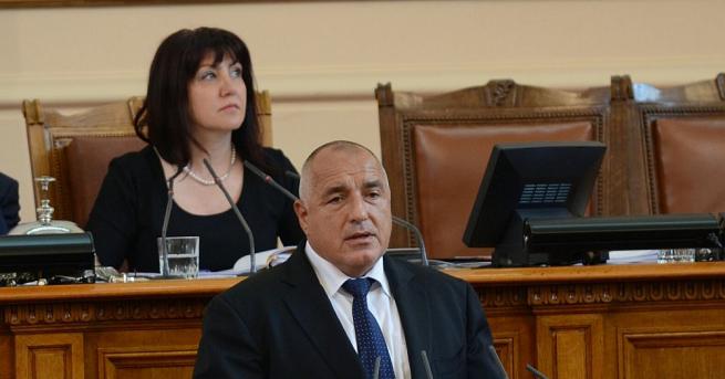 Премиерът Бойко Борисов представя в парламента доклада за участието на