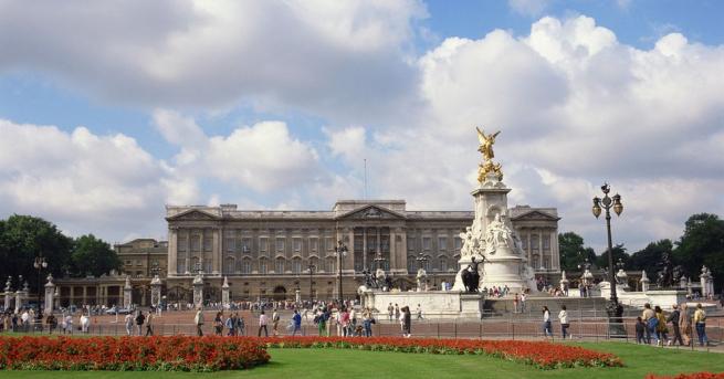 Британската кралица Елизабет Втора ще освободи личните си стаи в