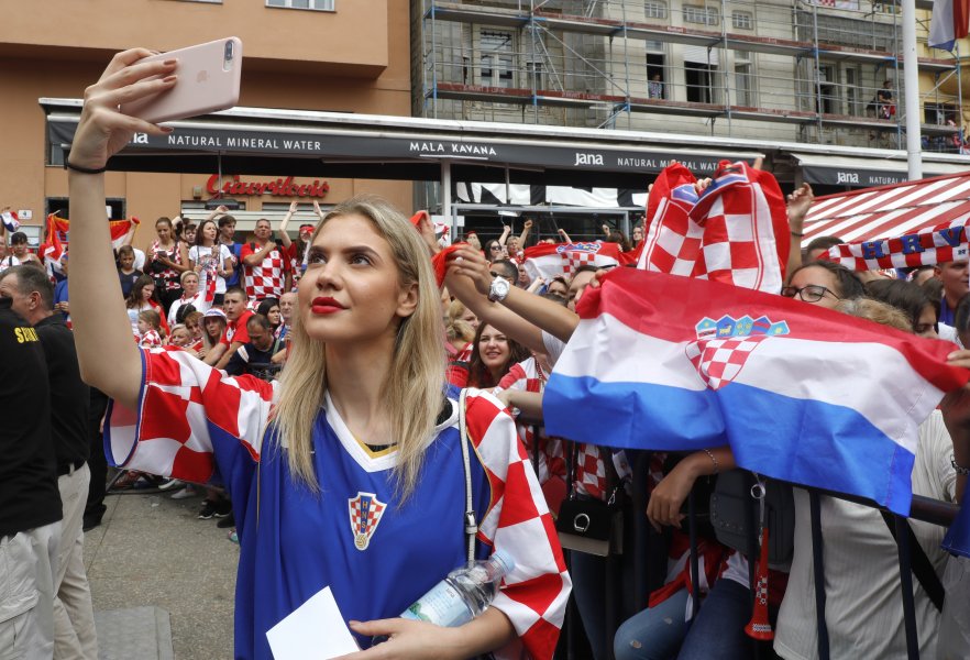 Феновете на Хърватия празнуват1