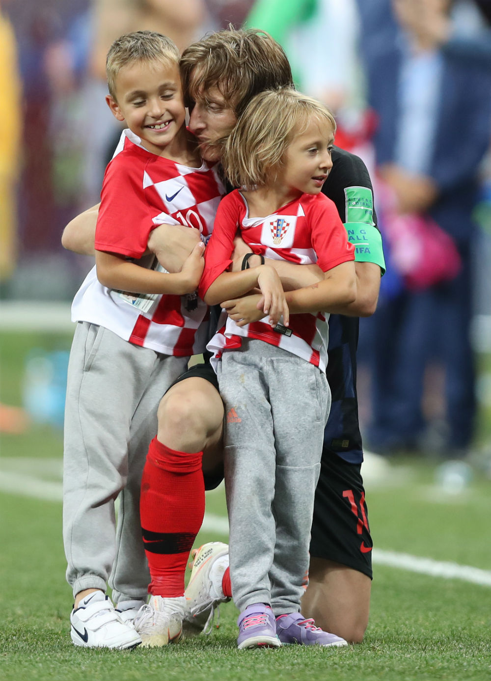 Лука Модрич със синя си Ивано и дъщеря си Ема.