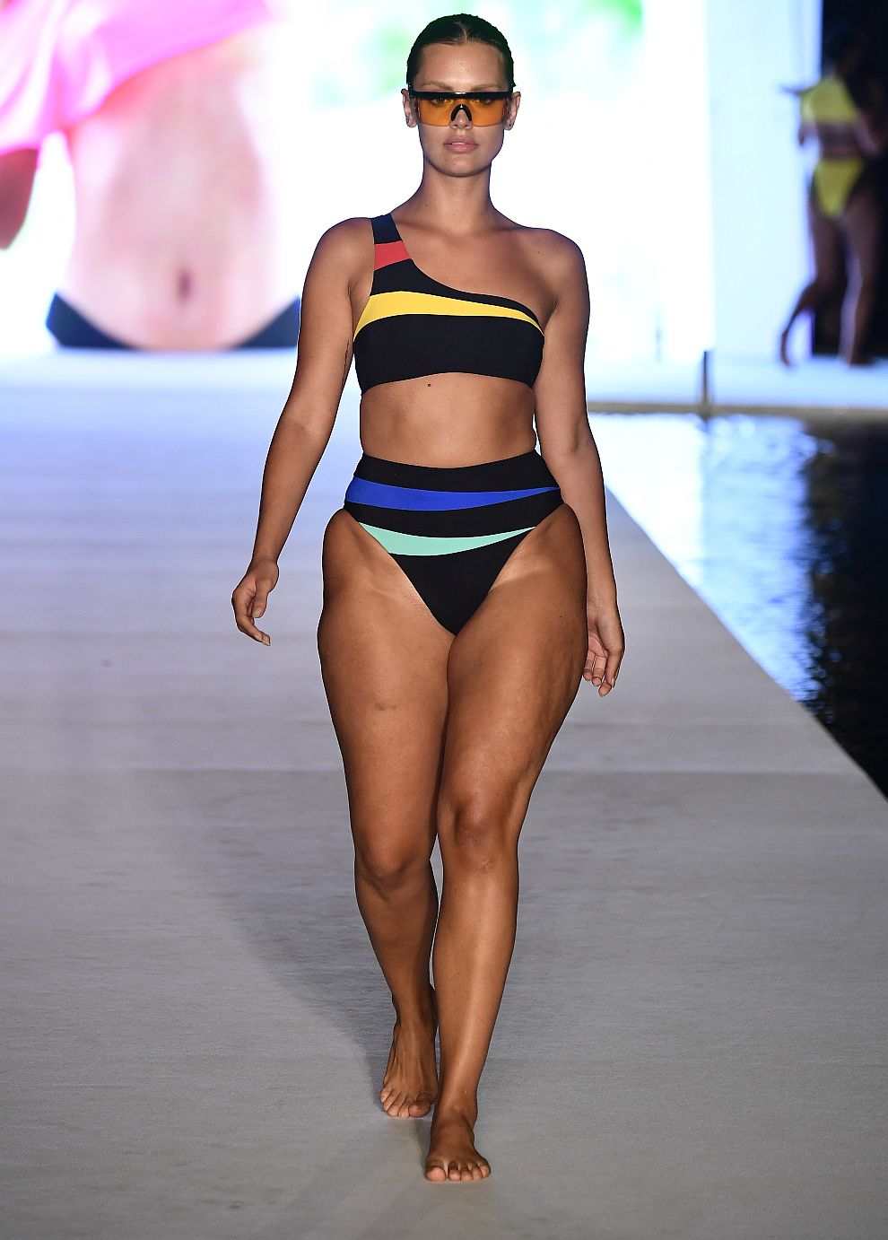 Показ бикини. Miami Swim week 2018 модели. Терри Кубичка. Показ купальников в Майами.