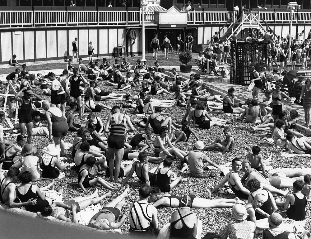 1932