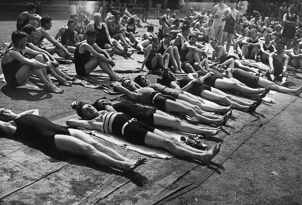 1933