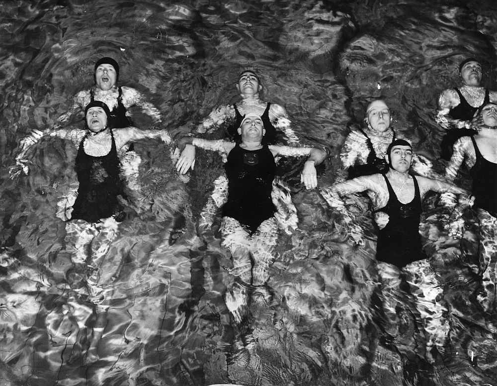 1937