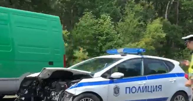 Тежка катастрофа затруднява движението по пътя Варна - Бургас в