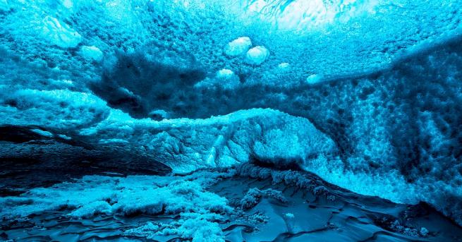 Удивителна ледена картина се разкрива пред очите в югоизточна Аляска.