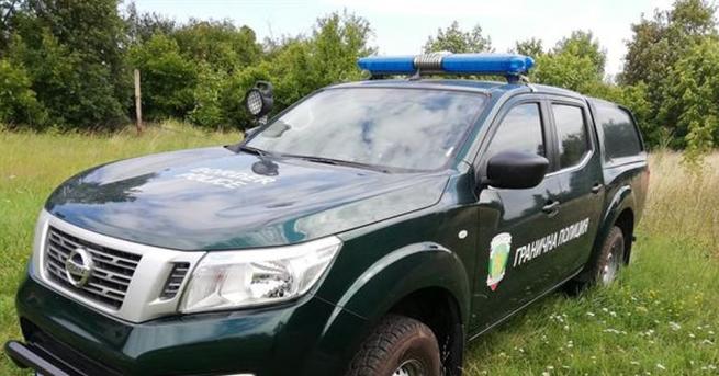 Каналджия и мигранти са били задържани вчера от гранични полицаи