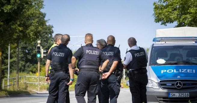 Нападателят, ранил с нож няколко пътници в автобус в германския