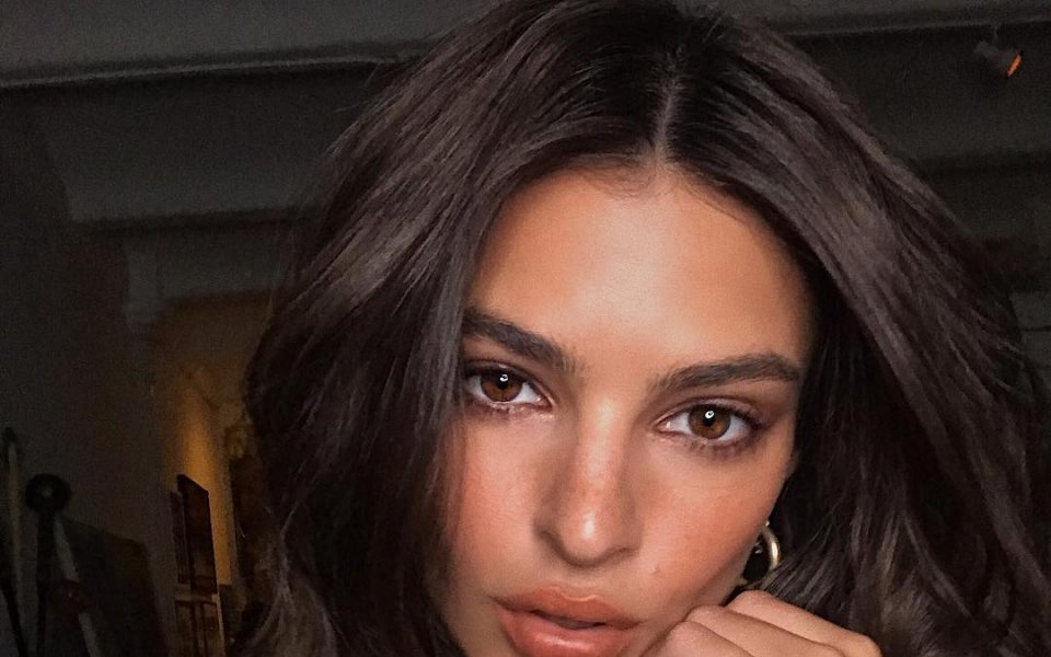 Не е странно, че Емили Ратайковски обича да показва често