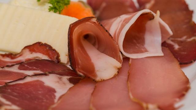 Откриха още една опасност от нитратите в месните продукти