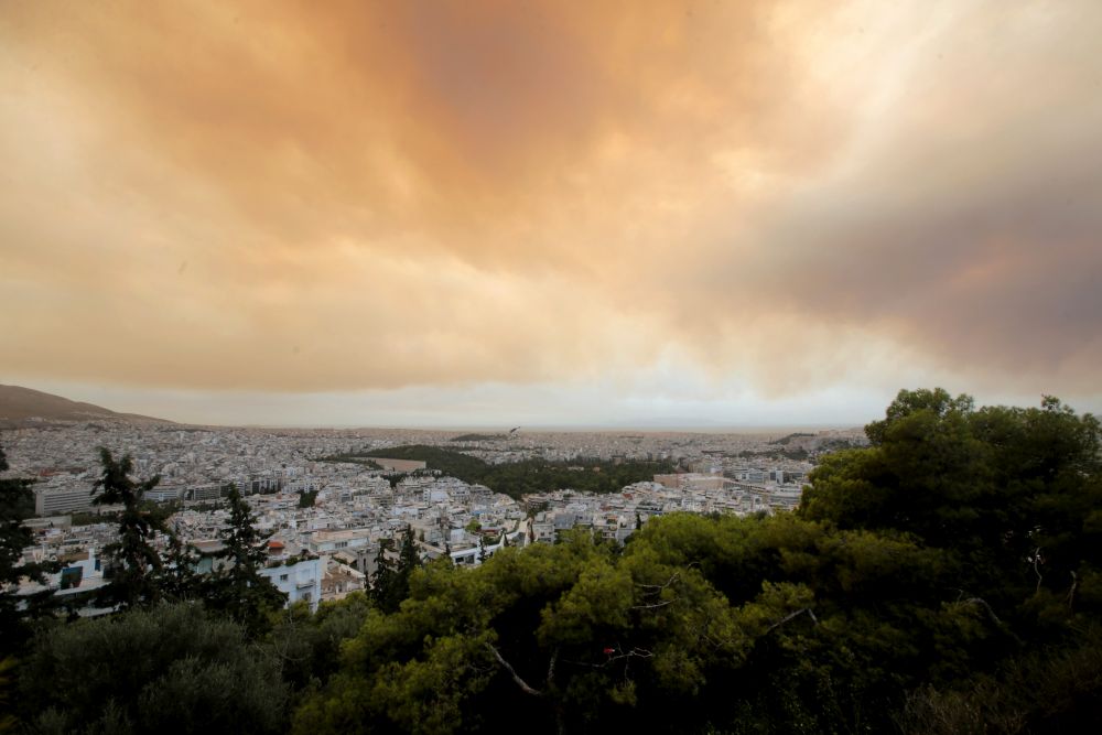 Гърция се бори с огромни горски пожари