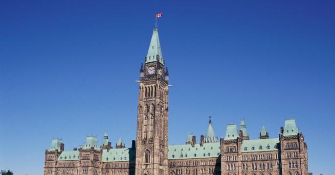 Канадската полиция задържа мъж който се опитал да намушка с