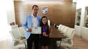 кмет момиче Сингапур