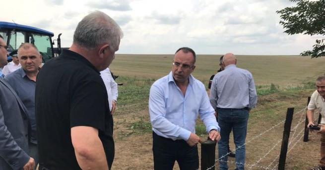 Започна изграждането на телена ограда по границата с Румъния за