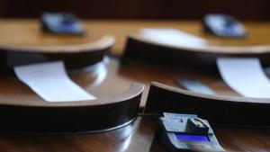 парламент гласуване