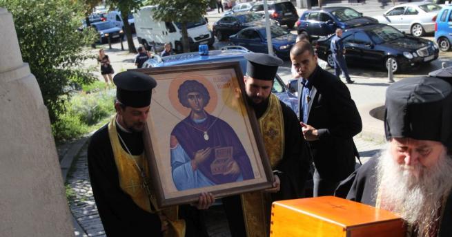 Днес Православната църква прославя Свети Великомъченик Пантелеймон и Свети Седмочисленици.