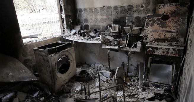 Десетки жертви на унищожителните пожари в източна Атика остават неидентифицирани